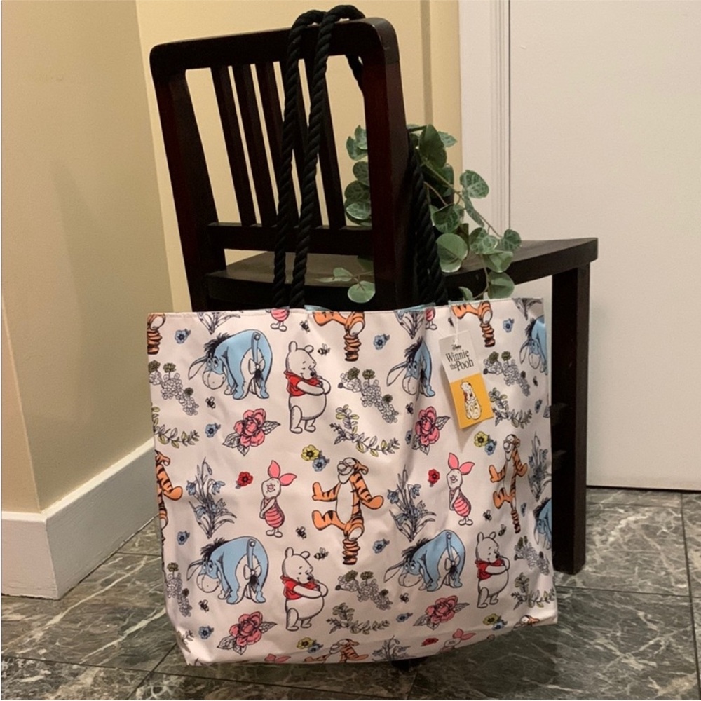 📌 NWT Adorable Disney's Winnie the Pooh Large Tote Bag